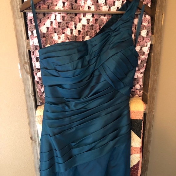 Gorgeous formal gown - Picture 5 of 8